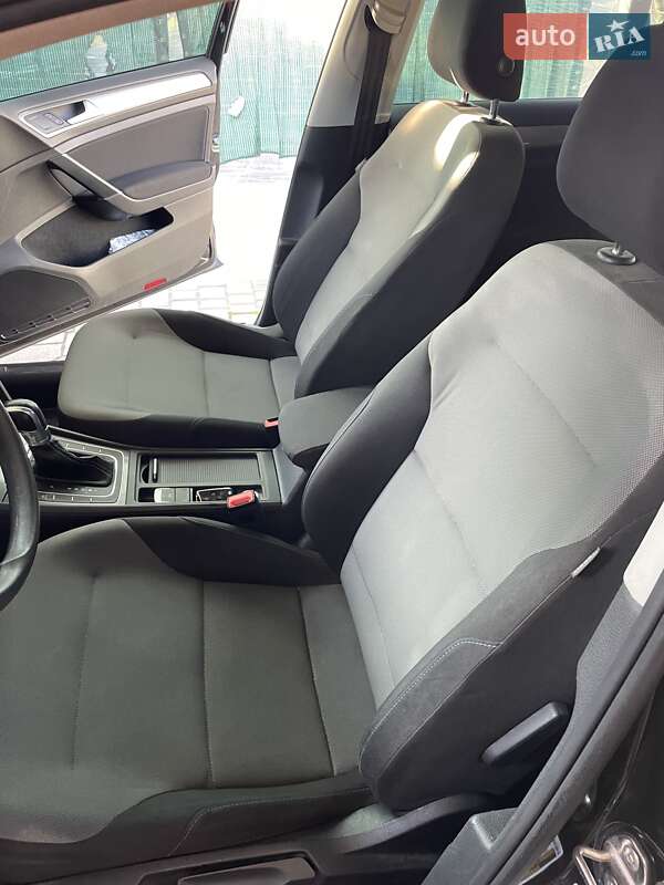 Хэтчбек Volkswagen e-Golf 2016 в Кривом Роге