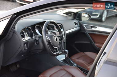 Хэтчбек Volkswagen e-Golf 2015 в 