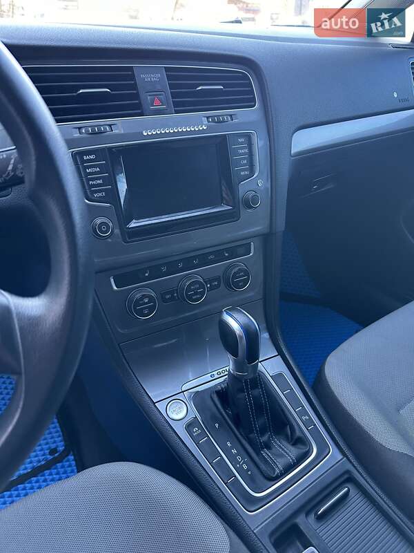 Хетчбек Volkswagen e-Golf 2014 в Івано-Франківську фото 12 Хетчбек Volkswagen e-Golf 2014 в Івано-Франківську