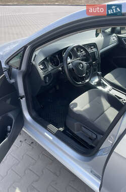 Хетчбек Volkswagen e-Golf 2016 в 