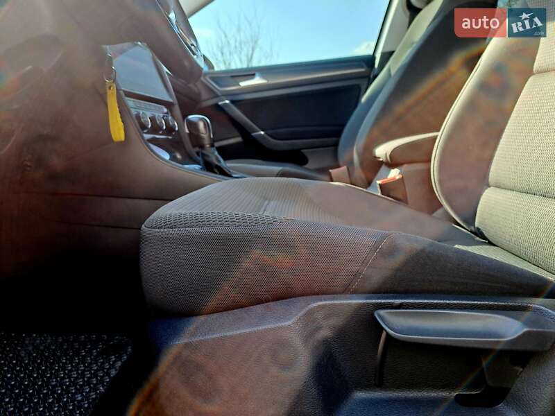 Хетчбек Volkswagen e-Golf 2020 в Жовкві