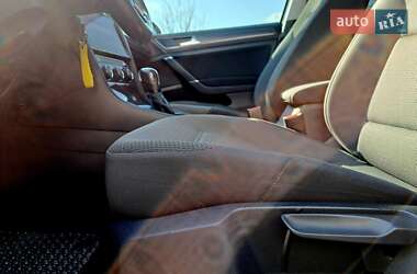 Хэтчбек Volkswagen e-Golf 2020 в 