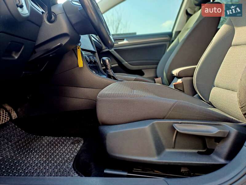 Хетчбек Volkswagen e-Golf 2020 в Жовкві