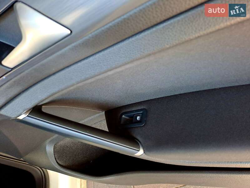 Хетчбек Volkswagen e-Golf 2020 в Жовкві