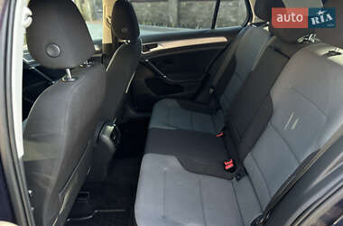 Хэтчбек Volkswagen e-Golf 2015 в 