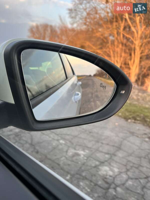 Хетчбек Volkswagen e-Golf 2017 в Полтаві