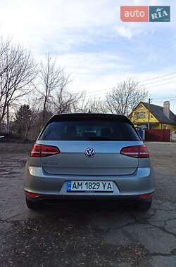 Хэтчбек Volkswagen e-Golf 2016 в 