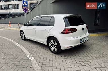 Хетчбек Volkswagen e-Golf 2016 в 
