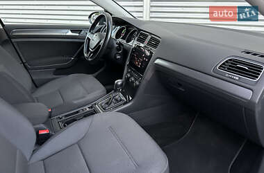 Хетчбек Volkswagen e-Golf 2020 в 