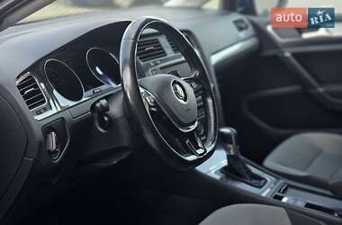 Хэтчбек Volkswagen e-Golf 2015 в 