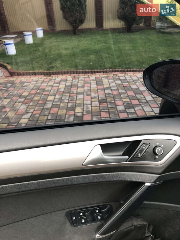 Хетчбек Volkswagen e-Golf 2016 в Чернівцях