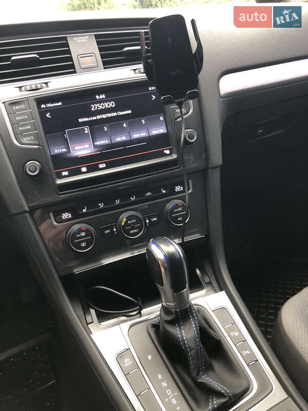 Хетчбек Volkswagen e-Golf 2016 в Чернівцях