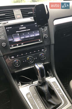 Хэтчбек Volkswagen e-Golf 2016 в 