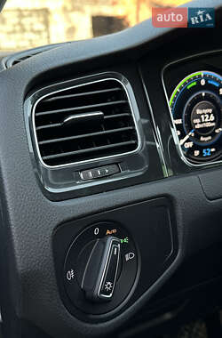 Хетчбек Volkswagen e-Golf 2020 в 