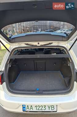 Хэтчбек Volkswagen e-Golf 2018 в 