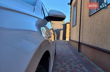 Хэтчбек Volkswagen e-Golf 2017 в 