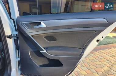 Хэтчбек Volkswagen e-Golf 2017 в 