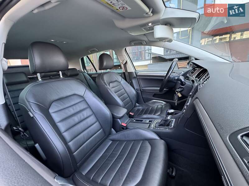 Хетчбек Volkswagen e-Golf 2015 в Луцьку