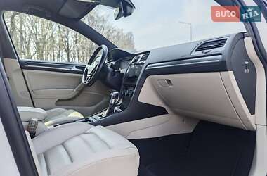 Хэтчбек Volkswagen e-Golf 2018 в 