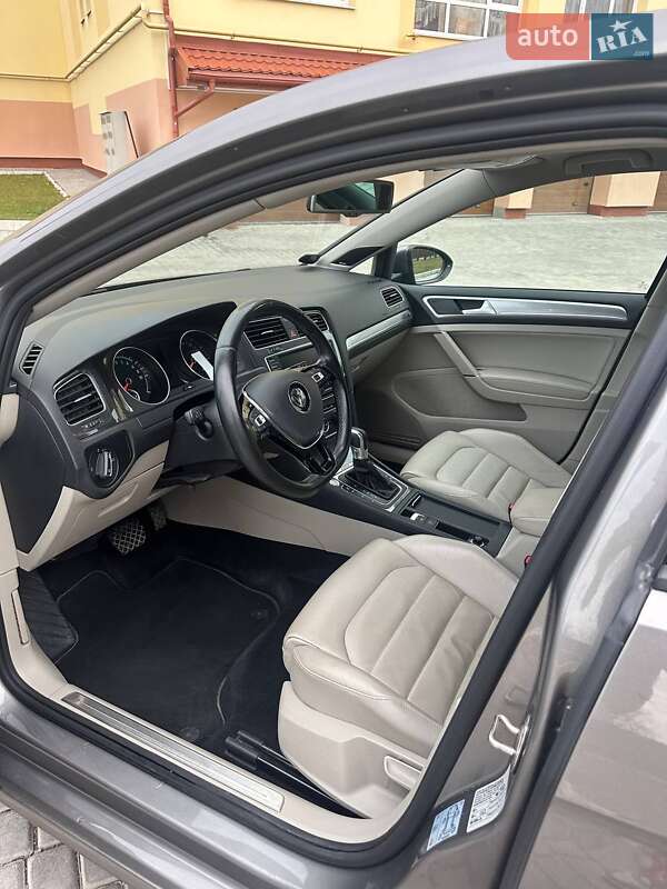 Хэтчбек Volkswagen e-Golf 2015 в Львове