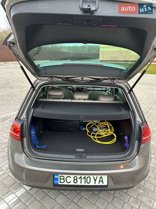 Хэтчбек Volkswagen e-Golf 2015 в Львове