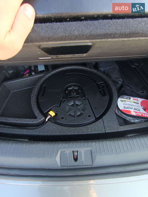 Хэтчбек Volkswagen e-Golf 2015 в Виннице фото 10 Хэтчбек Volkswagen e-Golf 2015 в Виннице