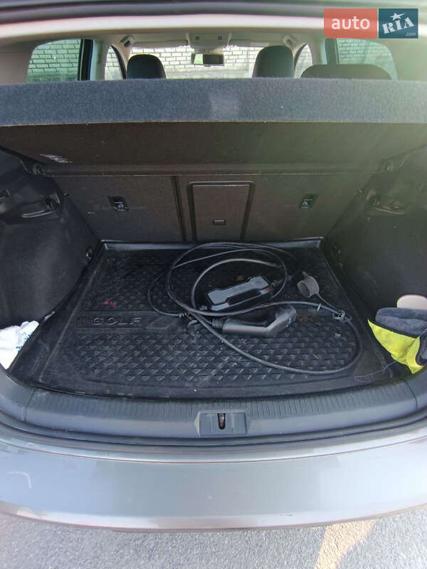 Хэтчбек Volkswagen e-Golf 2015 в Виннице фото 14 Хэтчбек Volkswagen e-Golf 2015 в Виннице