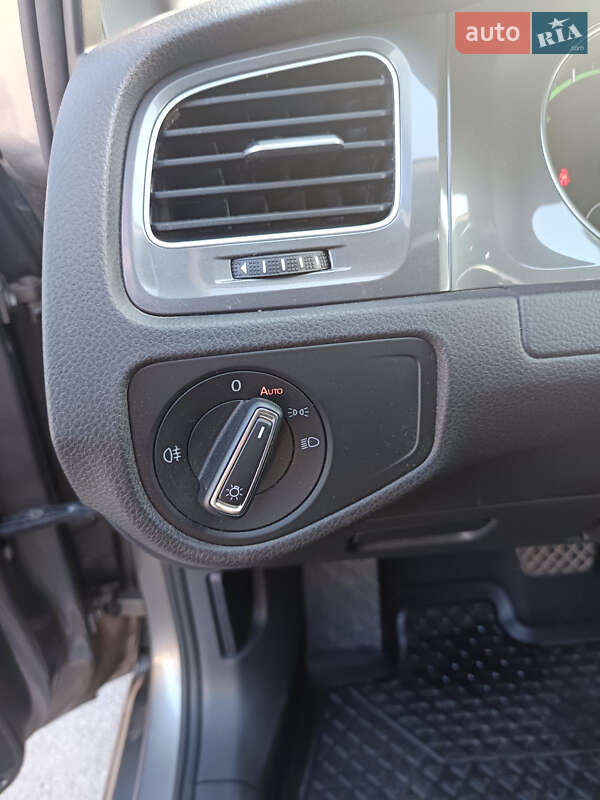 Хэтчбек Volkswagen e-Golf 2015 в Виннице фото 18 Хэтчбек Volkswagen e-Golf 2015 в Виннице