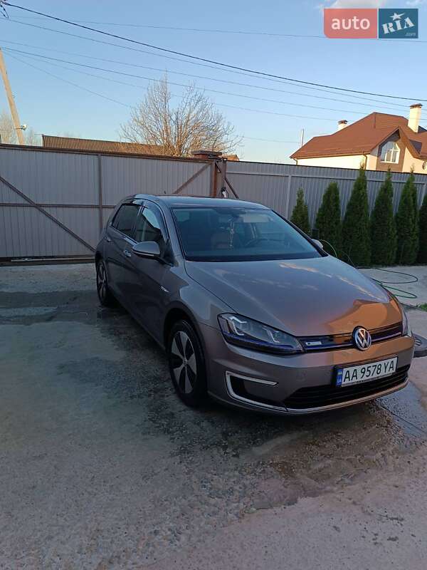 Хэтчбек Volkswagen e-Golf 2015 в Киеве