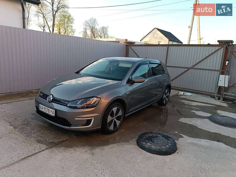 Хэтчбек Volkswagen e-Golf 2015 в Киеве