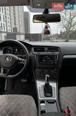 Хэтчбек Volkswagen e-Golf 2016 в 