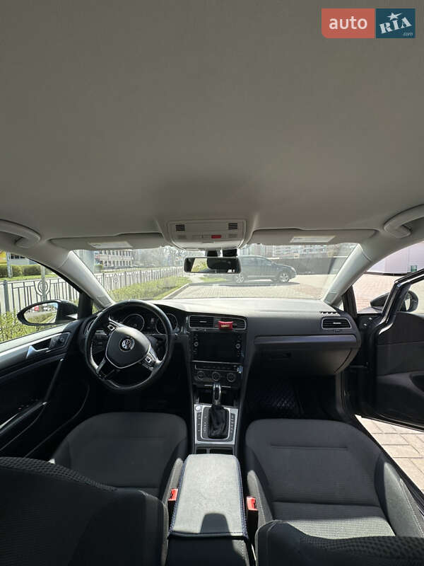 Хетчбек Volkswagen e-Golf 2017 в Києві