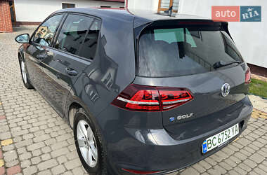 Хэтчбек Volkswagen e-Golf 2016 в 