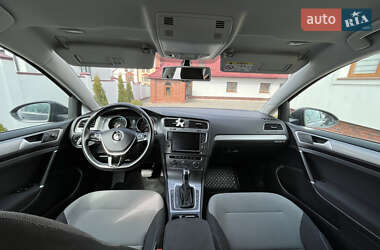 Хэтчбек Volkswagen e-Golf 2016 в 