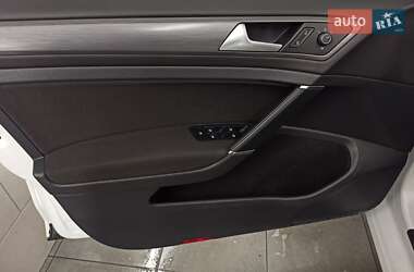 Хэтчбек Volkswagen e-Golf 2017 в 