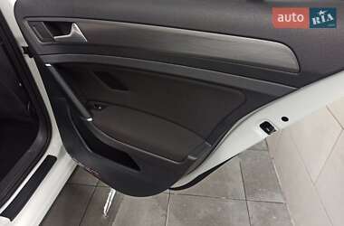 Хэтчбек Volkswagen e-Golf 2017 в 