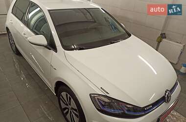 Хэтчбек Volkswagen e-Golf 2017 в 