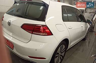 Хэтчбек Volkswagen e-Golf 2017 в 