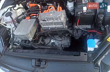 Хэтчбек Volkswagen e-Golf 2017 в 