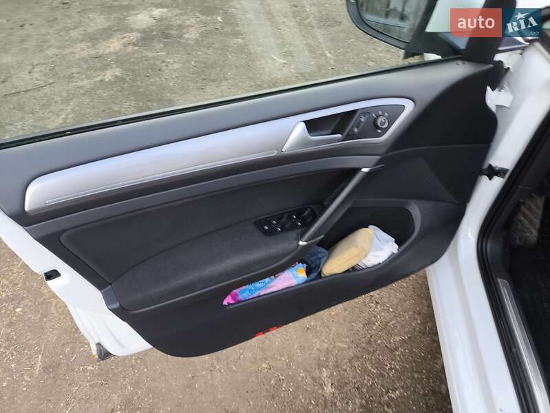 Хэтчбек Volkswagen e-Golf 2014 в Яворове