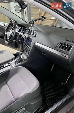 Хетчбек Volkswagen e-Golf 2015 в 