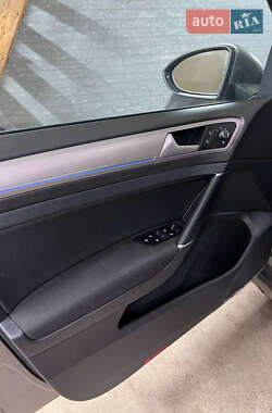 Хетчбек Volkswagen e-Golf 2015 в 