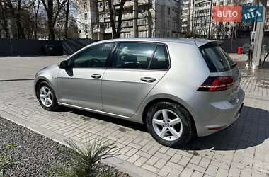 Хэтчбек Volkswagen e-Golf 2015 в 