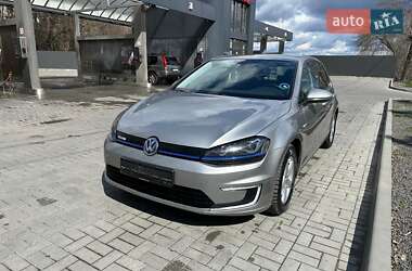 Хэтчбек Volkswagen e-Golf 2015 в 