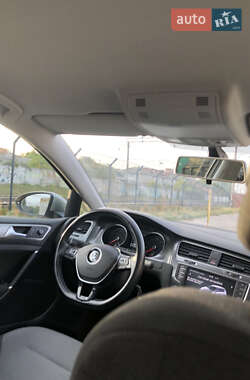 Хэтчбек Volkswagen e-Golf 2014 в 