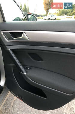 Хэтчбек Volkswagen e-Golf 2014 в 