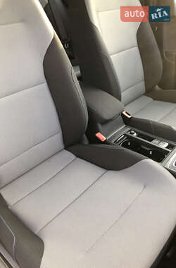 Хэтчбек Volkswagen e-Golf 2014 в 