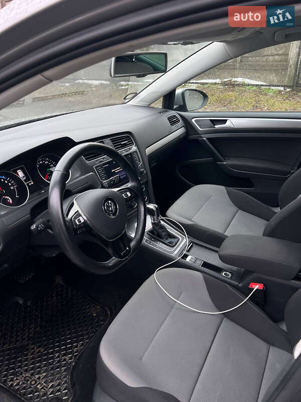 Хетчбек Volkswagen e-Golf 2015 в Кривому Розі