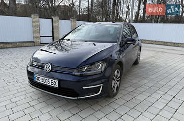 Хэтчбек Volkswagen e-Golf 2016 в 
