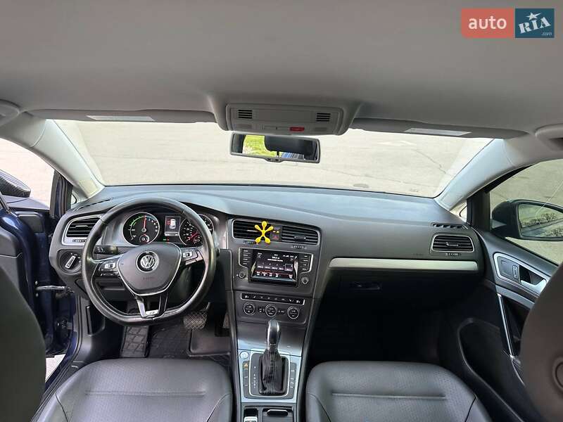 Хэтчбек Volkswagen e-Golf 2014 в Харькове фото 15 Хэтчбек Volkswagen e-Golf 2014 в Харькове